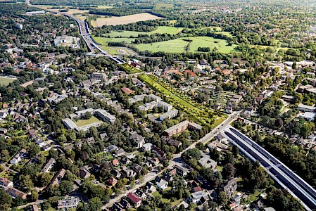 DIE AUTOBAHN A7 SOLL ÜBERDACHT WERDEN UND SO HAMBURGER STADTTEILE WIEDER EINEN UND DEN VERKEHRSLÄRM SENKEN.