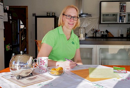 ELKE NÄWIG HAT DIE LEITUNG FÜR DIE DORFHELFERINNEN IM LANDKREIS OSTERHOLZ INNE UND KOORDINIERT DIE EINSÄTZE IHRER FÜNF MITARBEITERINNEN.