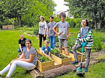 Mit Freude und Sachverstand ist die Gartengruppe ­»Grüner Daumen« der Gesamtschule in Frankfurt am  Main bei der Sache. Ihr Garten ist offen für alle.