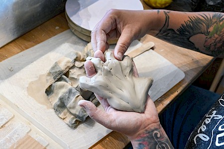 Die Kunsttherapie nutzt Kreativität, um seelische Nöte zu lindern.