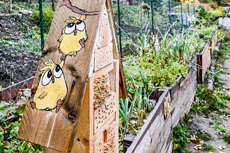 Die Hochbeete im Garten sind  selbst gebaut.