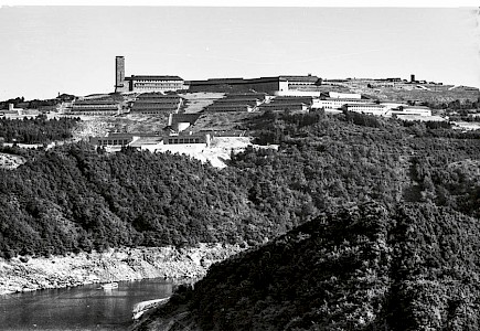 Blick Richtung Südosten auf  die Gesamtanlage, um 1939