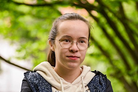 Franziska (15) Träumt von einem  kleinen Haus am Waldrand.