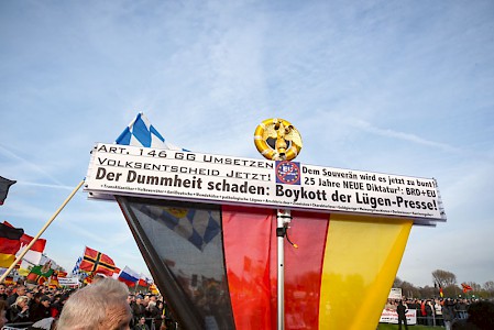 Mit Parolen und Drohungen lassen sich Volksentscheide beeinflussen.