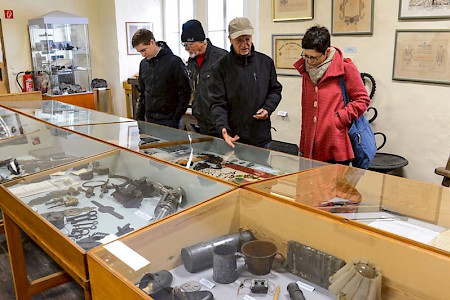 Um die Ausstellung im Schloss Harzgerode kümmert  sich der Kultur- und Heimatverein.