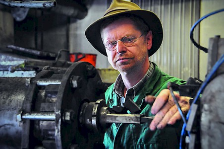 »Das Handwerk. Die Wirtschaftsmacht. Von nebenan.«  Im öffentlichen Leben werden Handwerker kaum ­wahrgenommen, dabei sind sind sie das Rückgrat  der Wirtschaft.