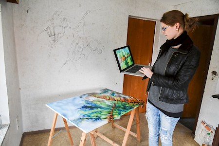 Verena Hentschel studiert in  Düsseldorf und holt sich in der Altmark Anregungen für ihre Installationen.