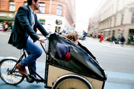 Kopenhagen investiert viel Geld in den Ausbau der ­Radwege: jährlich pro Einwohner 23 Euro. In deutschen Städten sind es nicht mehr als vier Euro.