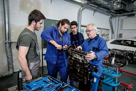 Theoretische Grundlagen werden direkt  in der Praxis erprobt.