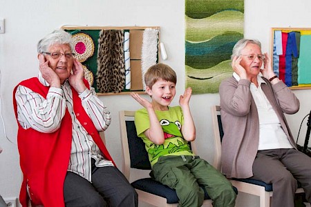 Voneinander lernen und miteinander Spaß haben.  Jung und Alt ­profitieren.