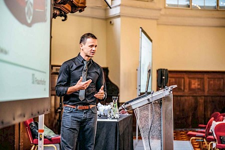 Alanus von Radecki ist der Leiter des Competence  Teams Urban Governance Innovation am Fraunhofer  IAO und Leiter des Innovationsnetzwerks  »Morgenstadt: City Insights«.
